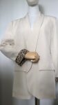 Blazer léopard beige et un débardeur en maille blanc