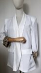 Blazer léopard blanc  et un débardeur en maille blanc
