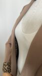 Blazer léopard marron et un débardeur en maille blanc