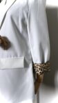 Blazer léopard blanc  et un débardeur en maille blanc