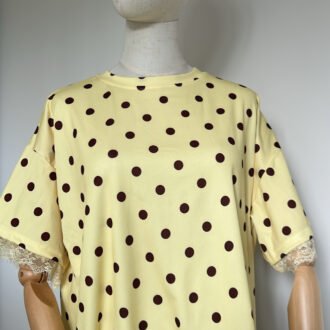 T-shirt à pois jaune