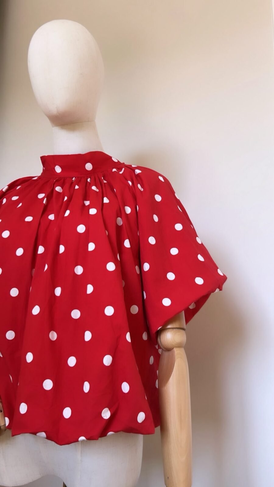 Blouse Cape à Pois Rouge et Blanc, Nœud Dos Nu