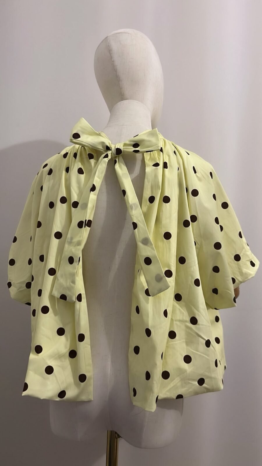 Blouse Cape à Pois Jaune Pâle et Marron, Nœud Dos Nu