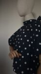 Blouse Cape Bleu Marine à Pois Blanc, Nœud Dos Nu