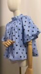 Blouse Cape Bleu Ciels à Pois noir , Nœud Dos Nu