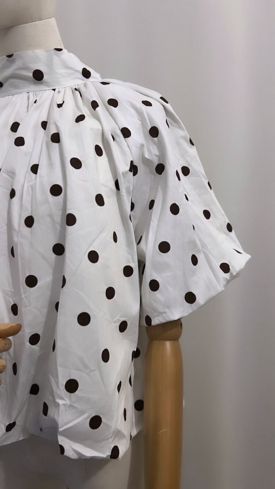 Blouse cape Blanche à pois noir, Noeud dos Nu
