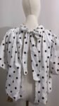 Blouse cape Blanche à pois noir, Noeud dos Nu