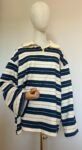 Polo oversize rayé marine & écru, col jaune pâle