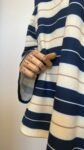 Polo oversize rayé marine & écru, col jaune pâle